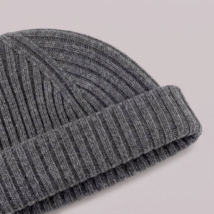Strickmütze Ed in graumelange – Detailaufnahme #farbe_graumelange