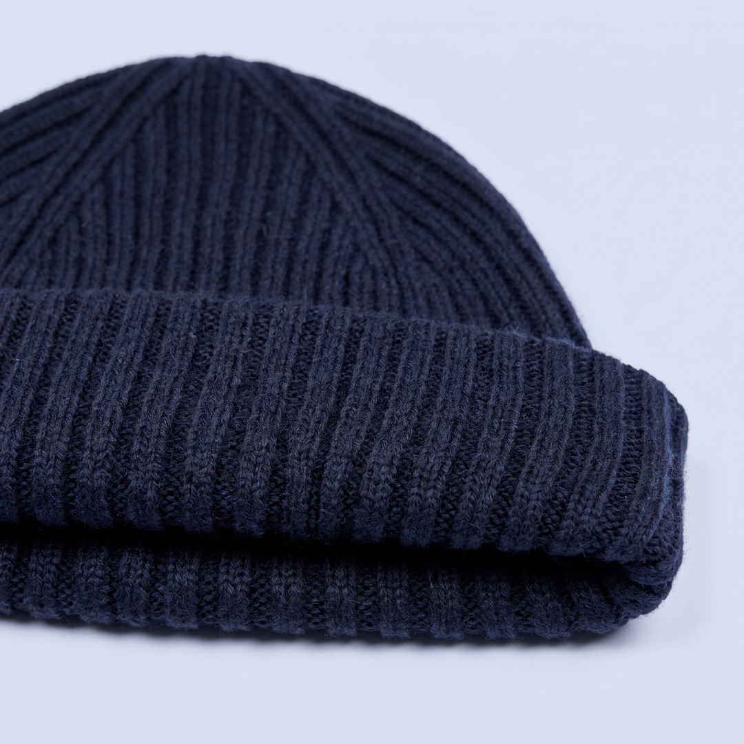 Strickmütze Ed in marineblau – Detailaufnahme #farbe_marineblau