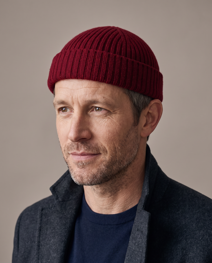 Strickmütze Ed in rot – getragen von Herren-Model #farbe_rot