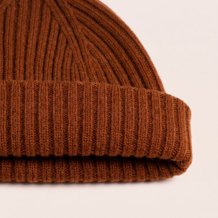 Strickmütze Ed in sienna – Detailaufnahme #farbe_sienna