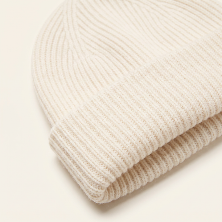 Strickmütze Mo in snow – Detailaufnahme #farbe_snow